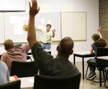 Adultes en classe