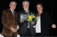 Claude Lessard, président du Conseil supérieur de l'Éducation, Paul Bélanger, lauréat du prix Émile Ollivier 2011, Léa Cousineau